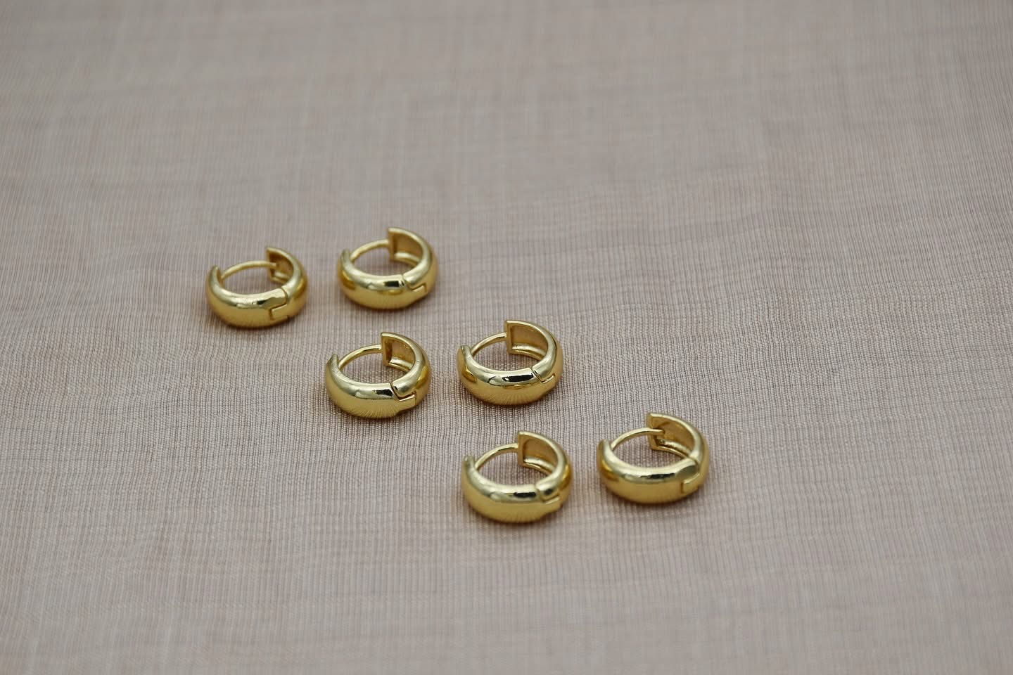 Aretes Aura Huggies